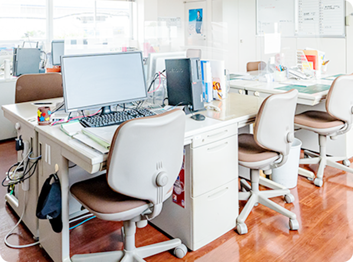 事業所内の事務作業スペース